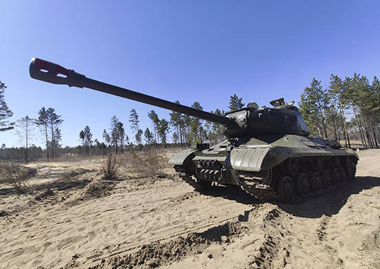 IS-2 im Gelände